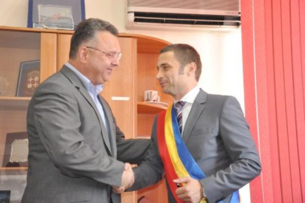 Primarul independent susţinut de PNL, Cristian Radu se pregăteşte să-şi declare apartenenţa politică